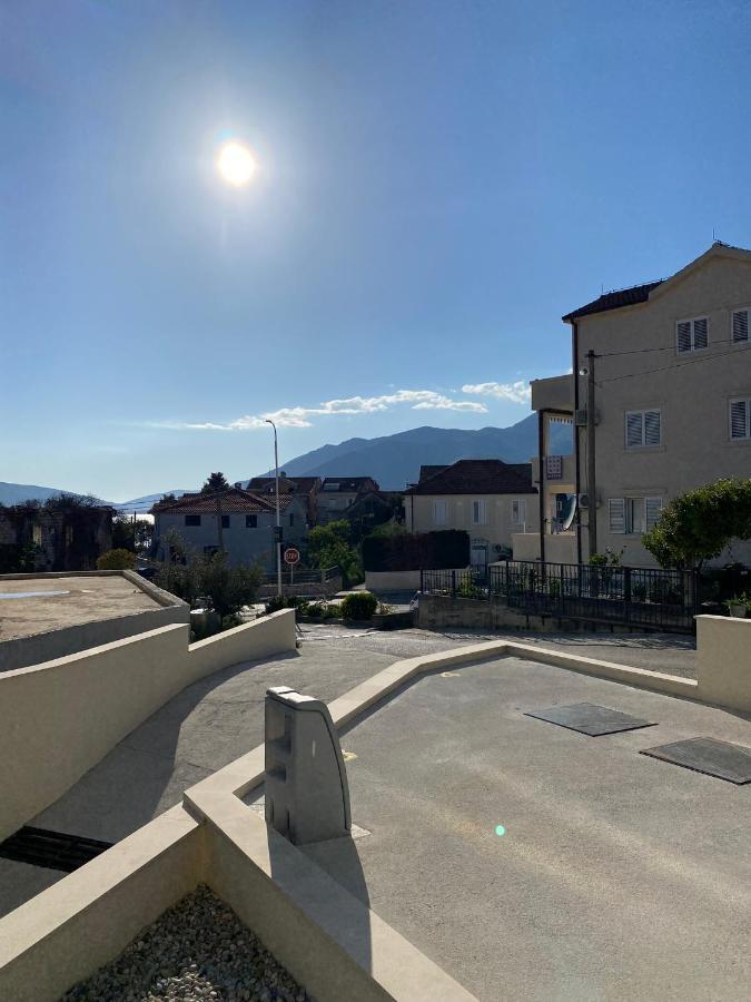 Fides Stylish Apartments Tivat With Pool Esterno foto