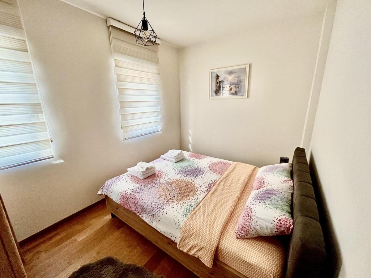 Fides Stylish Apartments Tivat With Pool Esterno foto
